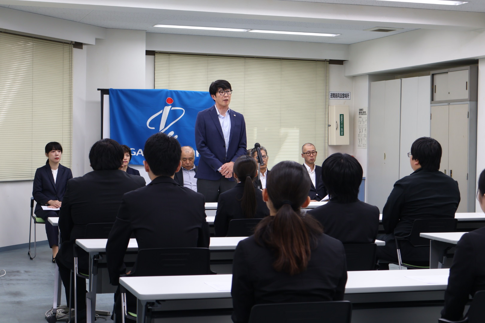 常務が話している様子